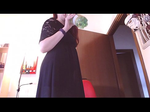 ❤️ Submisívna otrokyňa, ktorá miluje špinavé a šťavnaté nohavičky, je po zhliadnutí tohto videa nútená masturbovať! Šukanie na nás