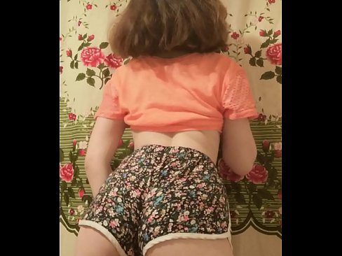 ❤️ Sexi mladá kočka si vyzlieka šortky pred kamerou Šukanie na nás