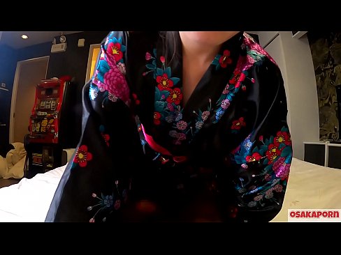 ❤️ Mladé cosplay dievča miluje sex až do orgazmu so squirtom v koníčku a fajkou. Ázijské dievča s chlpatou kundičkou a krásnymi prsiami v tradičnom japonskom kostýme v amatérskom videu, ktoré ukazuje masturbáciu so šukacími hračkami. Sakura 3 OSAKAPORN. Šukanie na nás