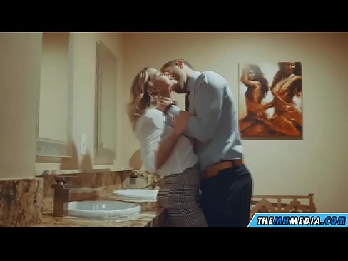 ❤️ Keď vás prsnatá blondínka zvádza na verejných toaletách Šukanie na nás